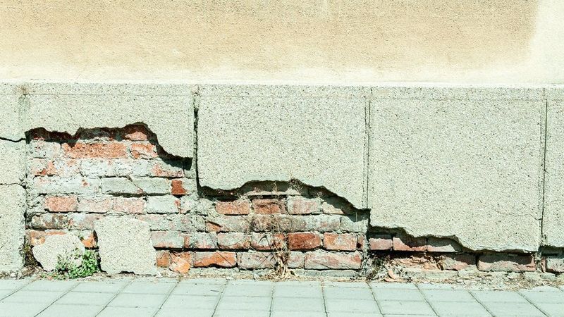 22 HGTV Renovation Tricks That Only Work On TV And Never In Real Homes - Decor Hint Surprise Foundation Issues? No Sweat!
