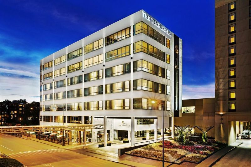 9 Home Styles First-Time Buyers Are Loving In Knoxville + 4 Property Types To Rethink Before You Buy - Decor Hint Outdated Condos With High HOAs