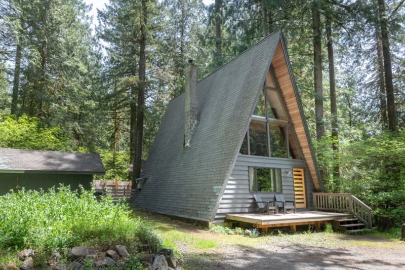 Oregon Real Estate Shake-Up: 8 Home Types On The Decline (And 6 That Are Thriving) - Decor Hint Traditional Vacation Homes