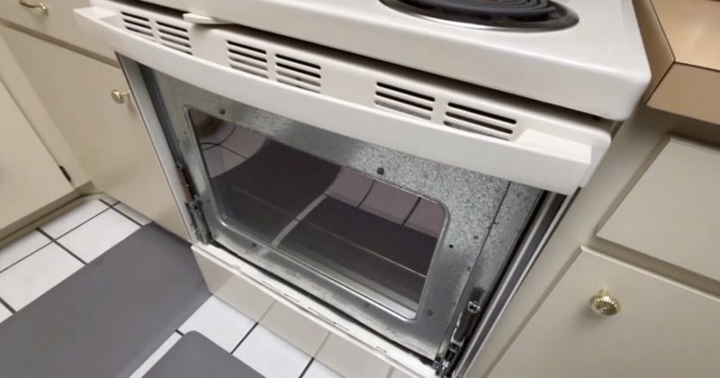 Design Trouble In Vacationland: 16 Kitchen Icks Turning Buyers Away In Maine - Decor Hint Dangerous Door-Adjacent Stoves