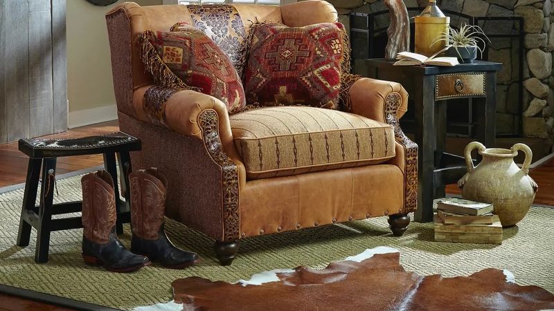 10 Living Room Layout Tricks That Just Work In Texas Houses - Decor Hint Western-Modern Fusion Furniture Groupings