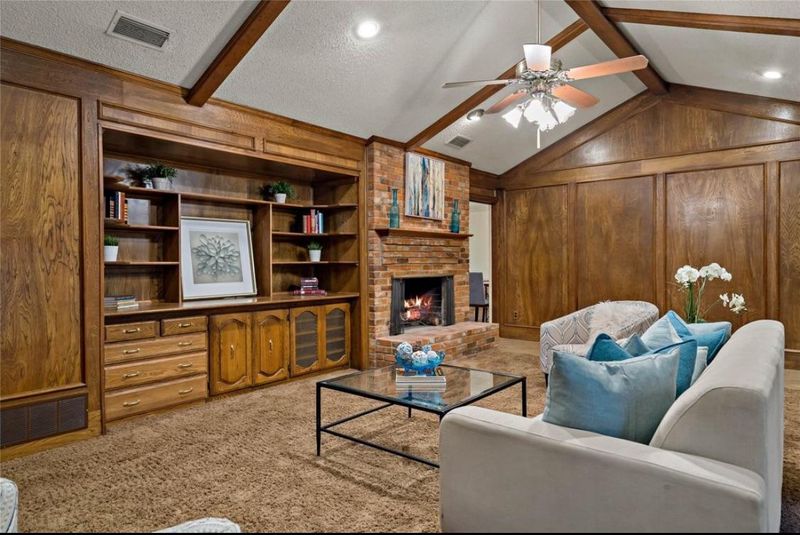 17 Types Of Houston Homes That Might Be History By 2030 - Decor Hint Faux-wood paneling walls