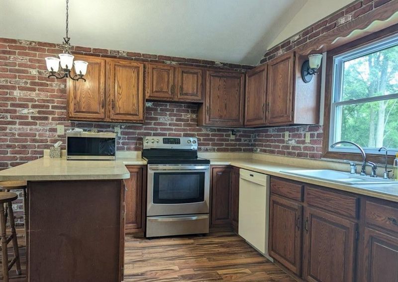 16 Retro Kitchen Styles Designers Miss And 5 They Hope We Forget Forever - Decor Hint Faux Brick Backsplashes