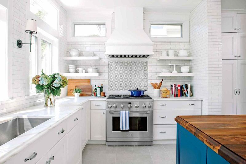 North Carolina Designers Say These 17 Styles Are Headed For Retirement - Decor Hint All-white