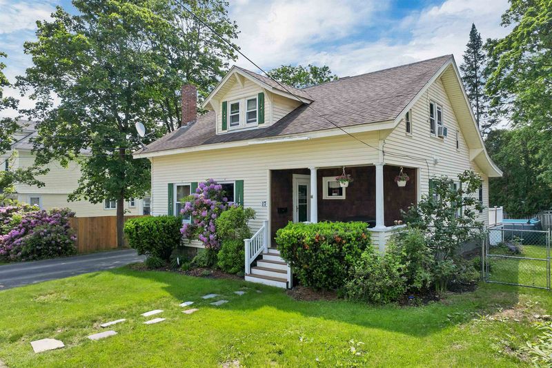 14 Architectural Styles Likely To Feel Dated In New Hampshire By 2030 - Decor Hint Bungalow: Craftsman Without The Craft