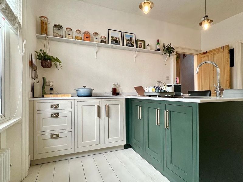 Painted Peninsula Accent
