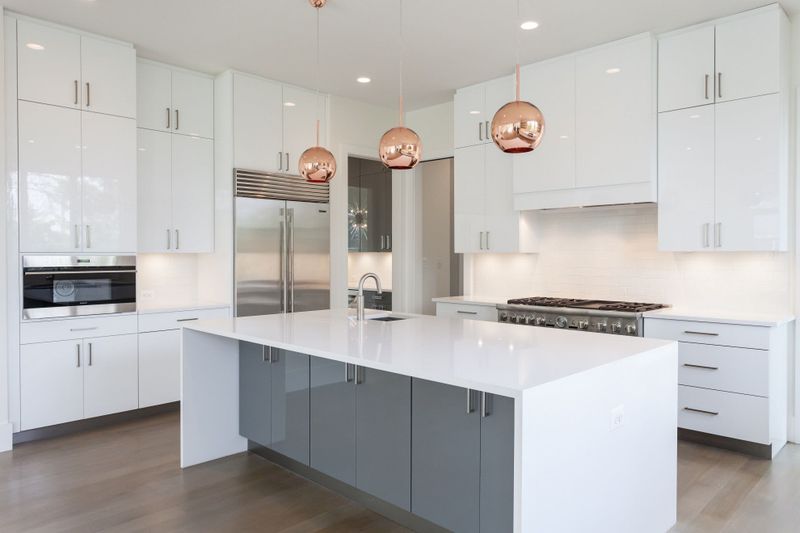 11 Outdated Kitchen Trends In Kentucky, And 9 Classics That Never Go Out Of Style - Decor Hint Overly Glossy Laminate Cabinets Are Blinding Us
