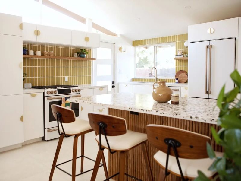 10 Color Picks Wyoming Pros Say Are Out For Kitchens And 3 That Disappeared Sooner - Decor Hint Mustard Yellow Walls Lost Their Zest