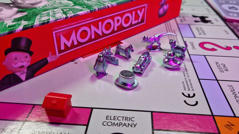 16 Collectibles On The Decline For 2025 And 5 That Are No Longer Worth Anything - Decor Hint Classic Board Games (Mass-market)