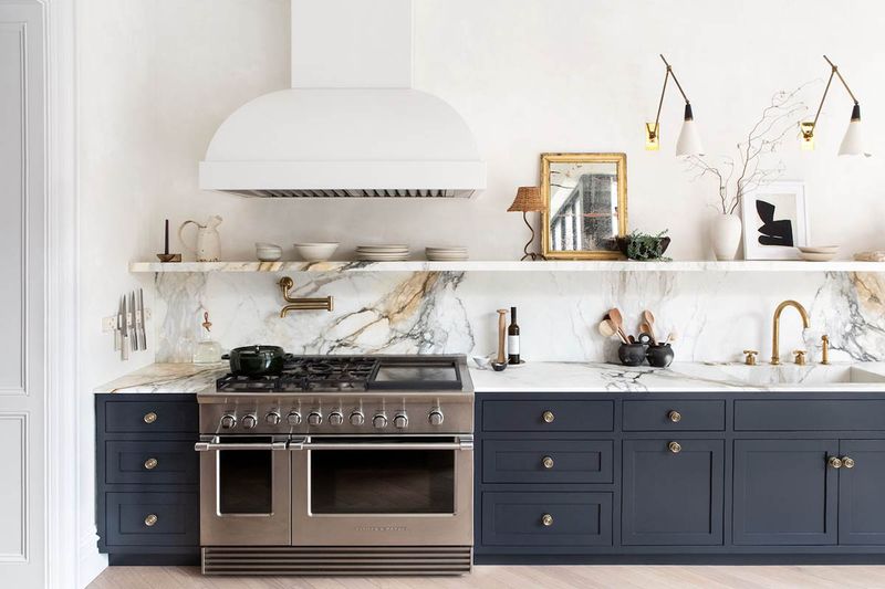 Louisiana Pros Reveal 29 Kitchen Decisions That Could Cost You A Sale - Decor Hint Dark Wood Cabinets Everywhere