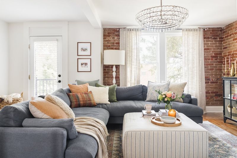 14 Wonderful Home Decor Ideas - Decor Hint Mix-and-Match Throw Pillows