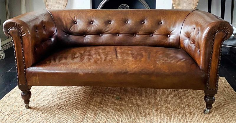 36 Antiques Are Not Worth A Penny Nowadays, For Real - Decor Hint Chesterfield Sofas