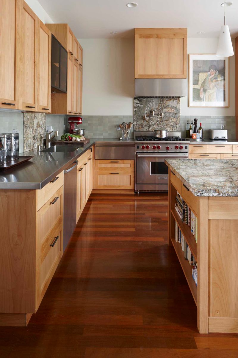 11 Country-Inspired Trends That Are Replacing Farmhouse Kitchens And 5 We Don't Wanna See In Their Place - Decor Hint Mixed Materials Harmony