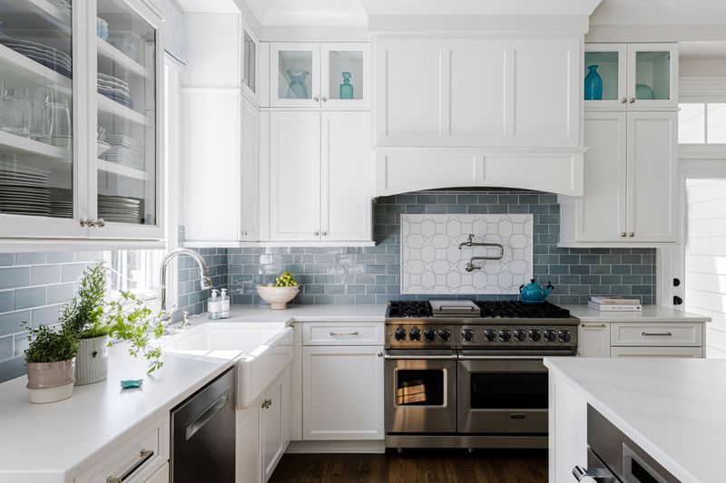 10 Decorating Trends In Pennsylvania Homes That Still Hold Strong (And 3 That Didn't Stand The Test Of Time) - Decor Hint Subway Tile Backsplashes Keep Kitchens Classic