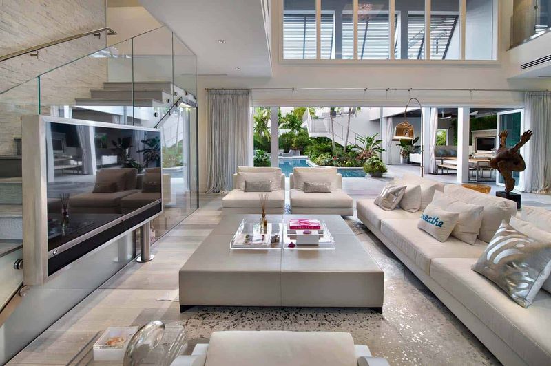 Florida Flair: 16 Bright And Breezy Touches That Define Sunshine State Homes - Decor Hint Reflective Surfaces To Enhance Light