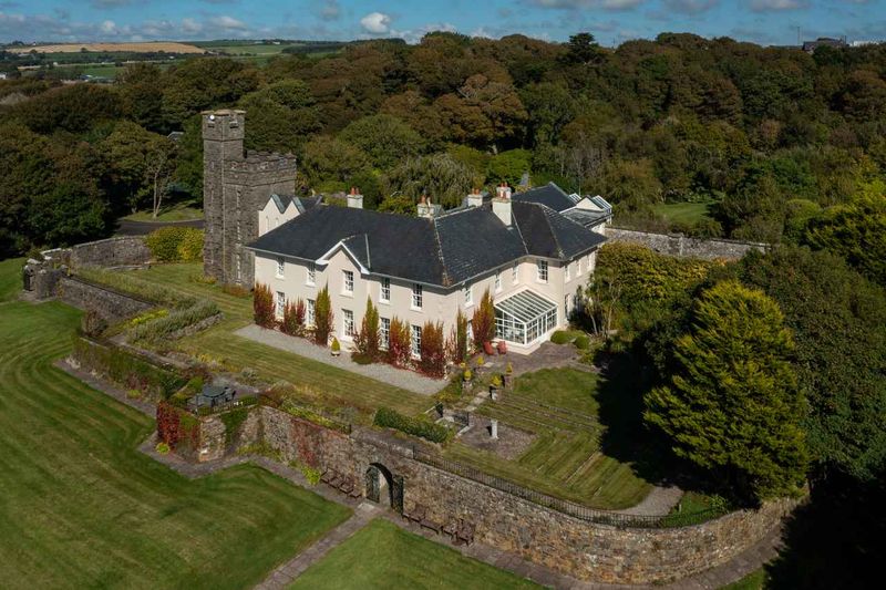 Discover 10 Enchanting Fairytale Castles Waiting For New Owners - Decor Hint Coolmain Castle