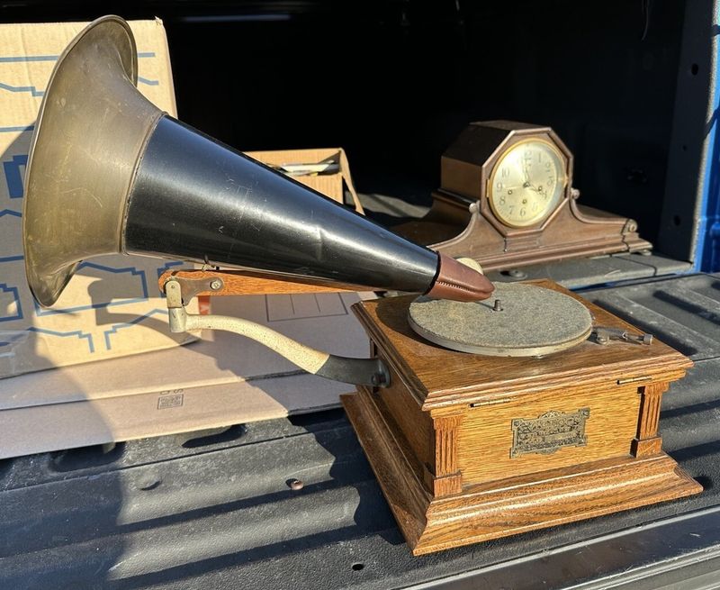 Dig Through Attics For 13 Early 1900s Gems That Minnesota Experts Say Can Fetch Thousands - Decor Hint Early Phonographs