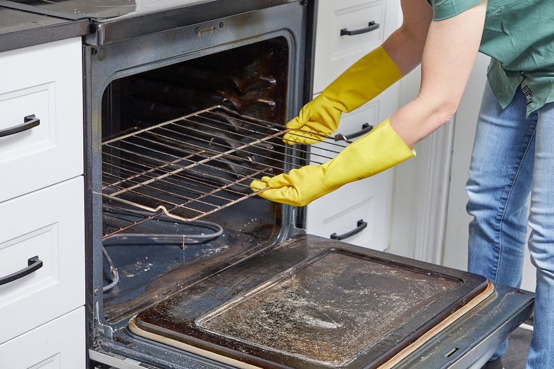 The Lazy Cook's Guide To Cleaning Filthy Oven Racks With 10 Tips - Decor Hint When To Replace Vs. Clean