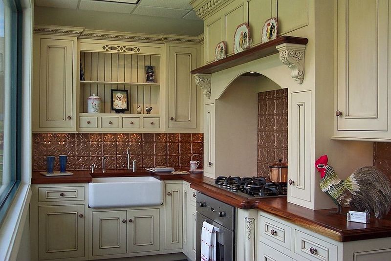 11 Outdated Backsplash Styles + 8 Ugly Choices - Decor Hint Copper Tin Ceiling Tiles