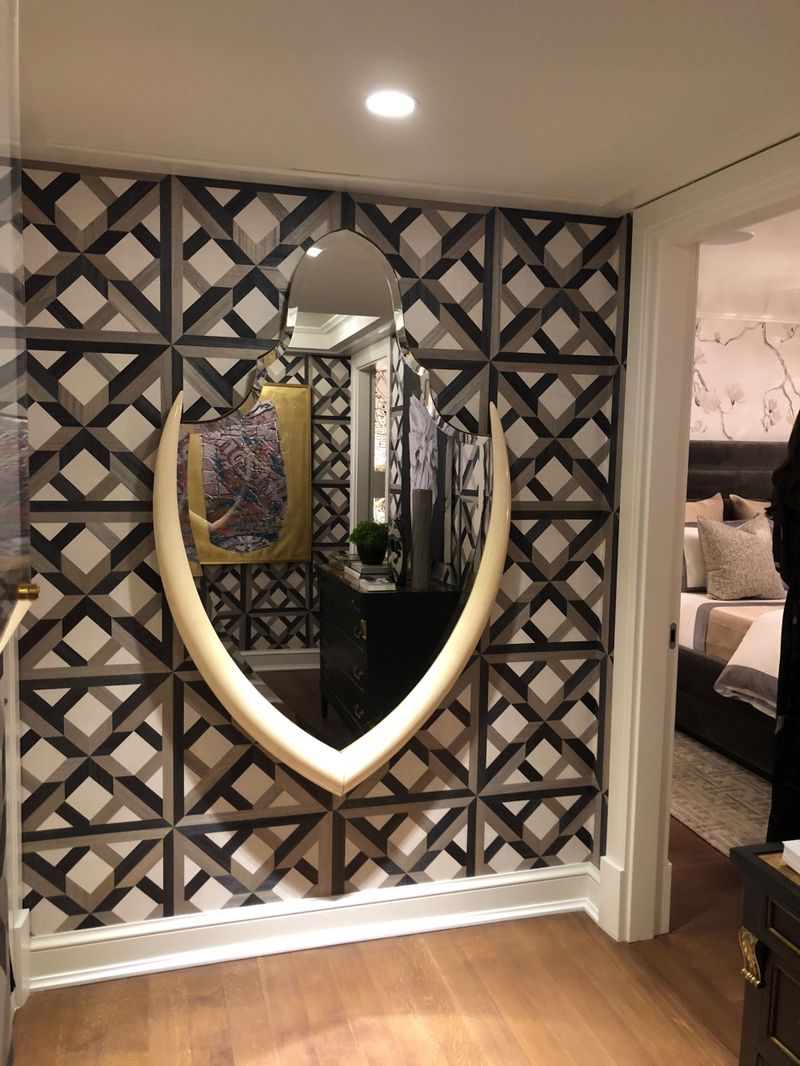13 Nostalgic 1980s Home Trends Making A Comeback - Decor Hint Mirrored Accent Walls