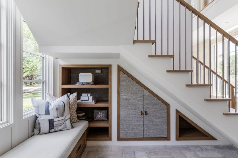 10 Home Decor Ideas For Tiny Spaces That Everyone Should Be Following - Decor Hint Hidden Storage Nooks