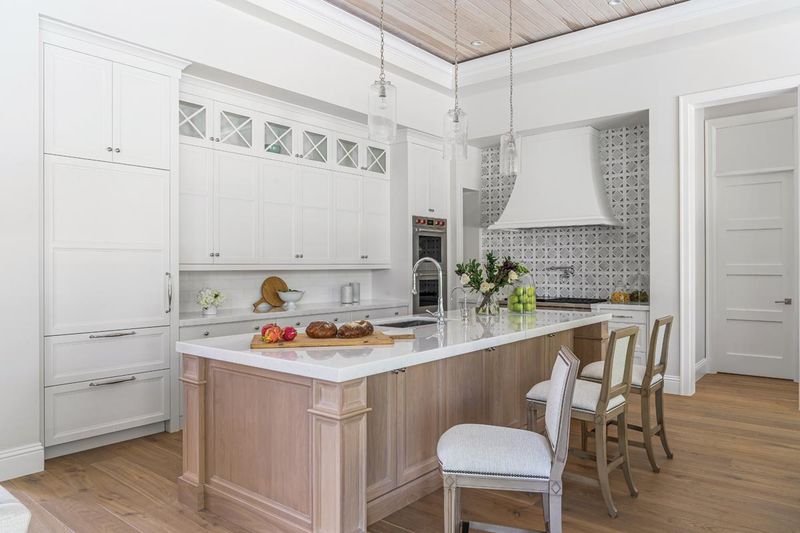 8 Coastal Kitchen Colors Popular In Naples Homes - Decor Hint Shell White