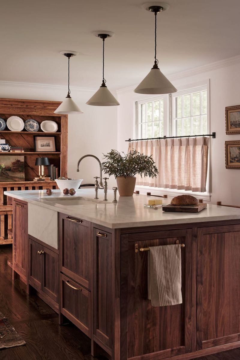 8 Kitchen Cabinet Looks Falling Out Of Style in Alabama And 5 Designers Still Love - Decor Hint Heavy Stained Wood Tones