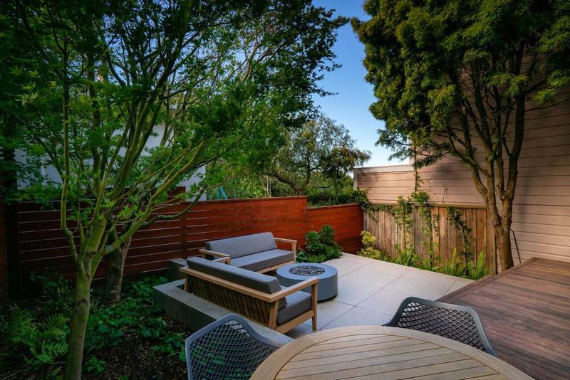 17 Backyard Fence Ideas For Privacy In Style - Decor Hint Mixed Material Magic