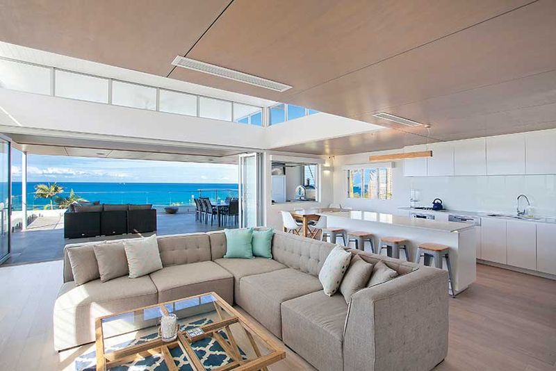 12 Coastal Decor Ideas In Oceanside Homes Getting Popular Again And 3 That Always Look Right - Decor Hint Open, Airy Layouts