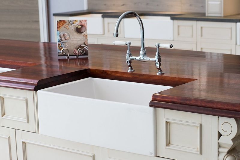 19 Differences Between A French Country Kitchen And An English Country Kitchen, Designers Explain - Decor Hint Sink Design Approaches