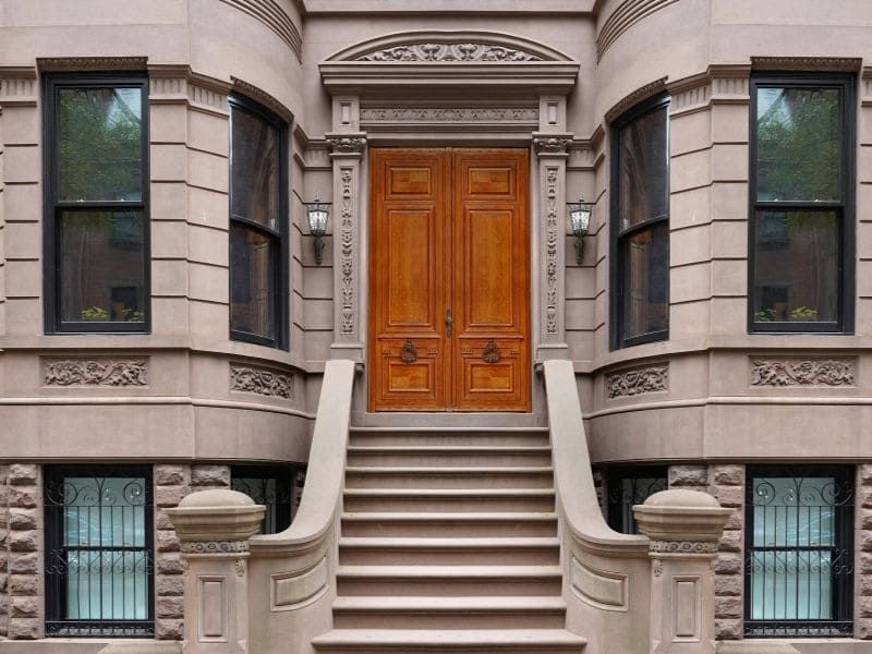 9 Curb Appeal Trends Born On New York's Oldest Streets - Decor Hint Intricate Cornices And Moldings