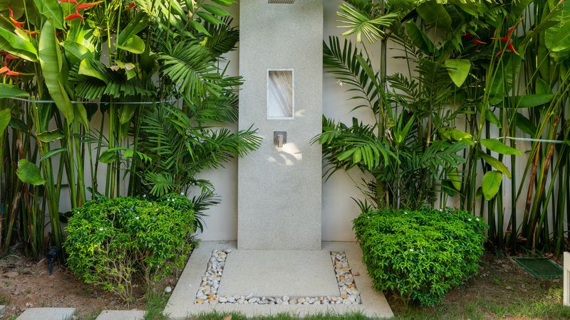 37 Stylish Poolside Designs That Make Everyday Feel Like Vacation - Decor Hint Poolside Outdoor Shower Station