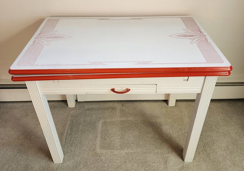 14 Thrift Store Items Often Considered Valuable In Michigan - Decor Hint Enamel Top Kitchen Tables