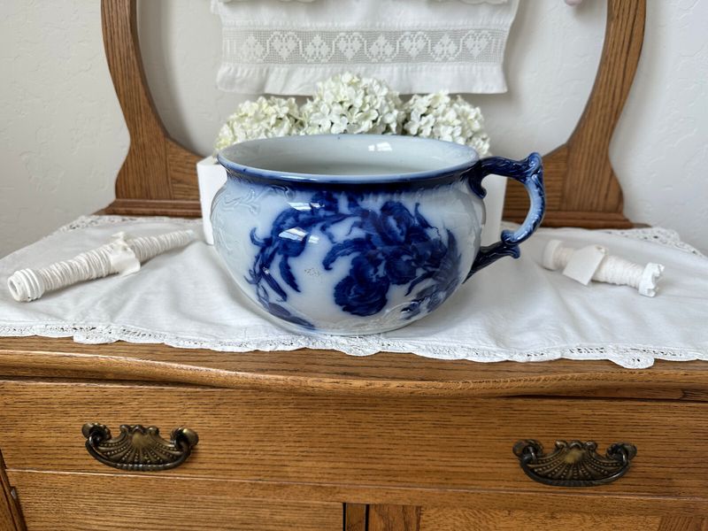 36 Antiques Are Not Worth A Penny Nowadays, For Real - Decor Hint Antique Chamber Pots
