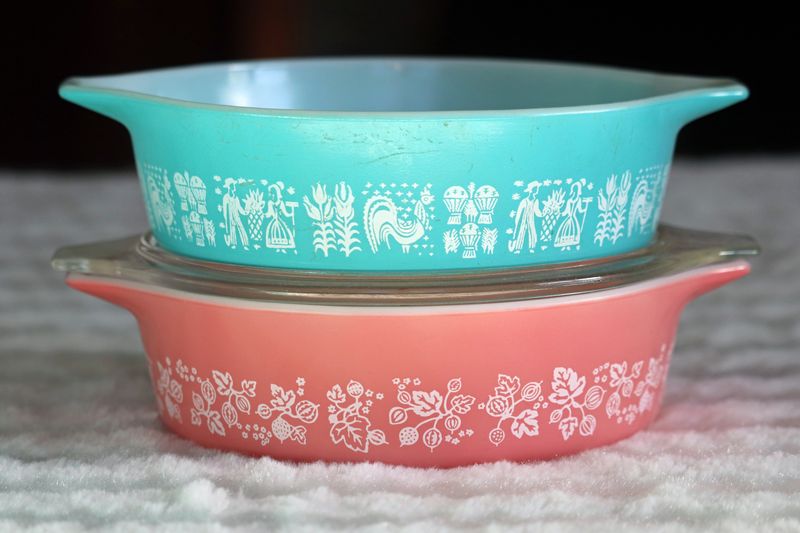12 Must-Have Home Items To Hunt For At Texas Thrift Stores - Decor Hint Vintage Pyrex Dishes