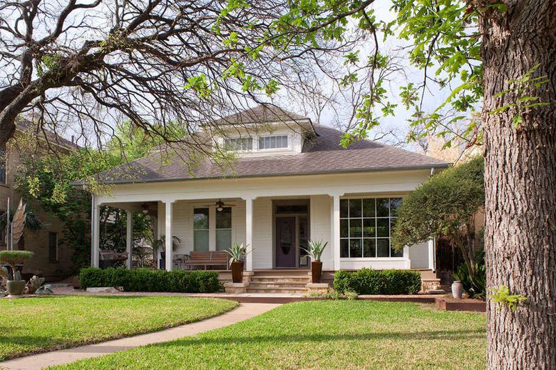 18 Reasons You Should Or Shouldn't Make Major Upgrades Before You Sell Your House According To Real Estate Agents - Decor Hint Major Landscaping Projects Rarely Recoup Costs
