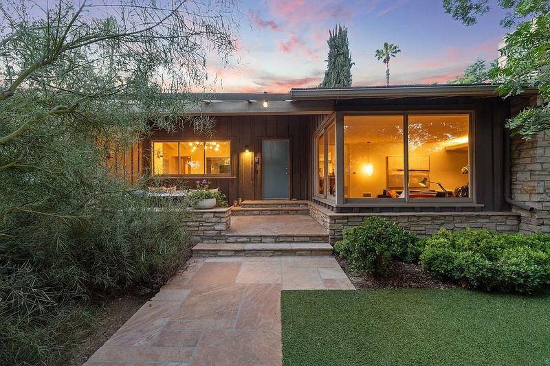 13 Vintage California Home Styles That Defined The Golden State - Decor Hint California Ranch
