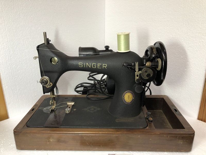 7 Antiques Georgia Experts Say Are Worthless - And 7 They'd Never Touch - Decor Hint Vintage Sewing Machines