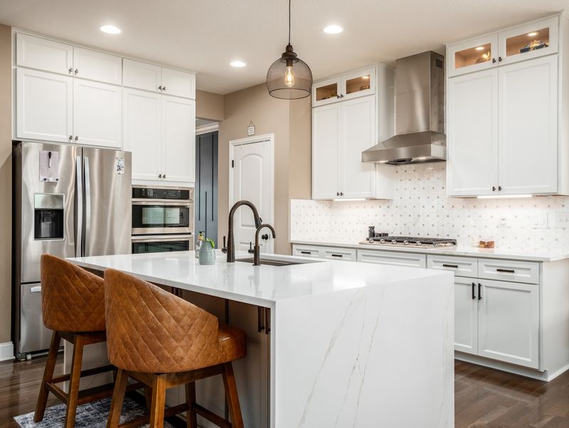 19 Diverse Examples That Say White Is The Best Color For Kitchen Cabinets - Decor Hint Increases Home Resale Value