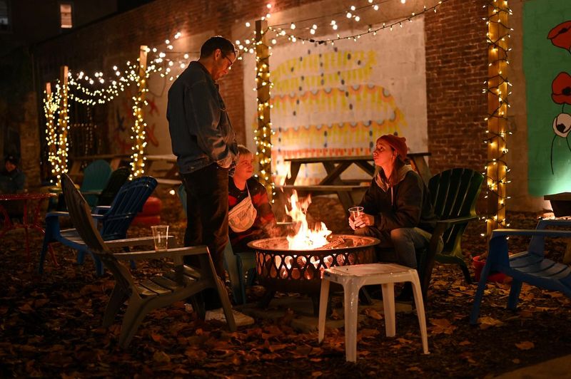 12 Outdoor Living Spots Common Throughout Chicago Neighborhoods - Decor Hint Backyard Fire Pits