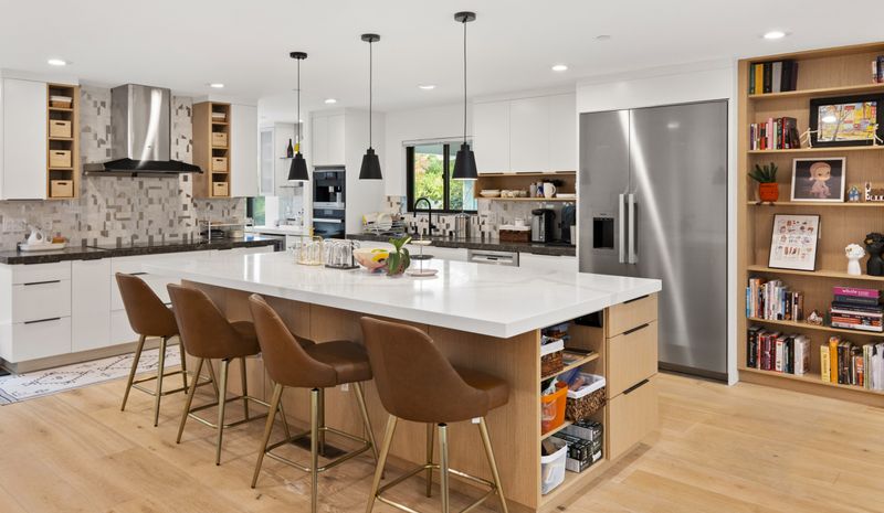 Utah Designers Say Goodbye To These 10 Kitchen Trends, And Hello To 11 Classics That Last - Decor Hint Functional Kitchen Islands Stand The Test Of Time