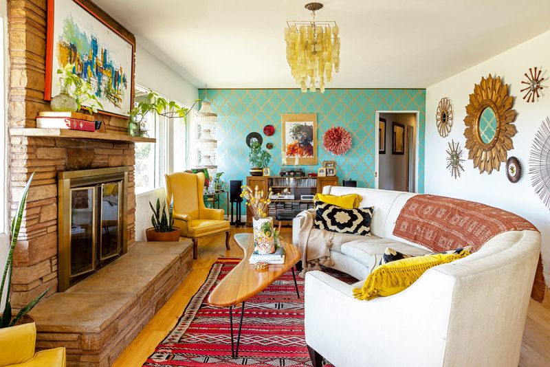 6 Living Room Items In San Luis Obispo Homes That Have Lost Value And 5 That Never Had It - Decor Hint Outdated Family Portraits