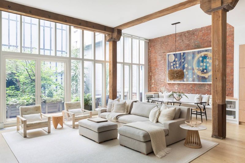 13 Fresh Urban Facade Ideas Spotted Around New York City Lofts - Decor Hint Industrial Steel Windows