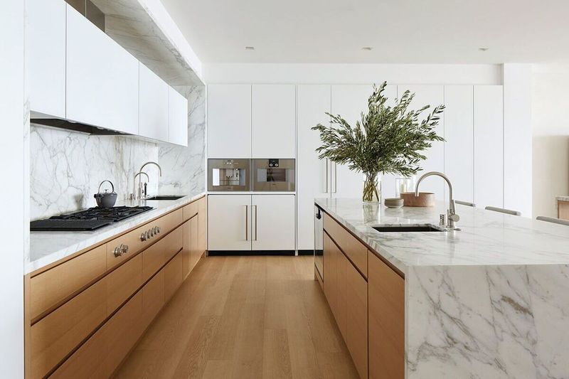 Minimal Decor on Surfaces (Clean-Looking Hack)