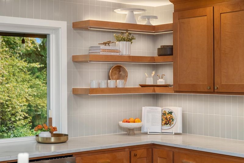 16 Nostalgic Kitchen Ideas Designers Wish Would Make A Comeback Soon (Plus 6 Special Ones) - Decor Hint Corner Sinks