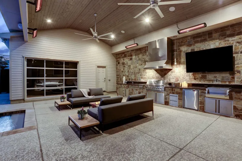 8 Outdoor Areas That Showcase Houston's Residential Character - Decor Hint Covered Patios