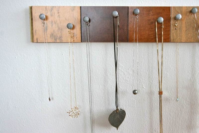 30 Smart Home Decorating Ideas That Cost Almost Nothing - Decor Hint Drawer Pull Jewelry Organizer