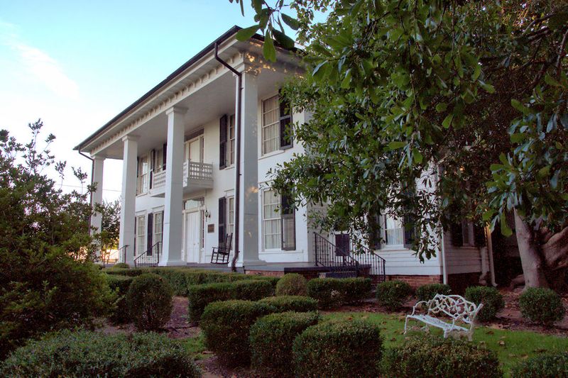 24 Historic Mansions In Georgia That Offer Glimpse Into The Grandeur Of Bygone Eras - Decor Hint Marsh‑Warthen House – Lafayette