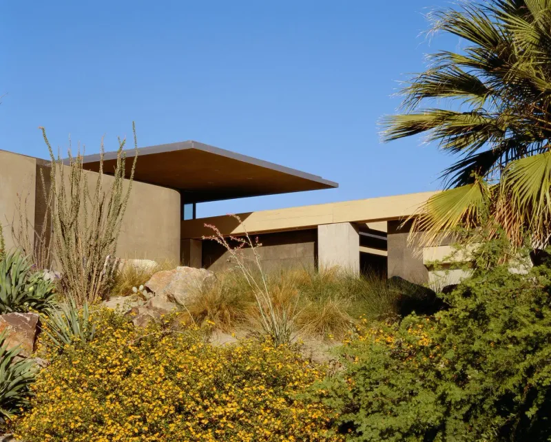 11 Stylish Desert-Ready Exterior Design Ideas Inspired By California Homes - Decor Hint Earth-Tone Stone Or Stucco Exteriors