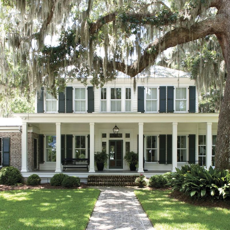13 Signature Style Elements Bringing Southern Charm Into Memphis Homes - Decor Hint Wide Front Porches